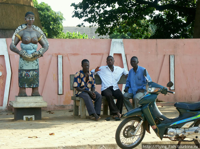 Храм питона в Уиде Бенин