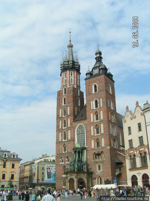 Две разные башни Краков, Польша