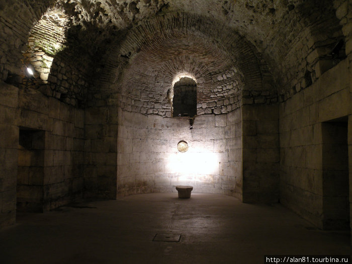 Подвалы дворца Диоклетиана Сплит, Хорватия