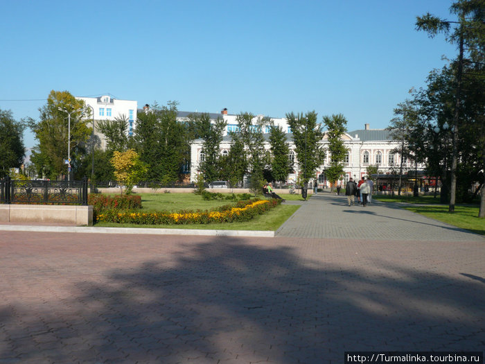 Площадь Кирова справа. Иркутск, Россия