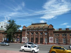 В самом конце улицы Ленина стоит Иркутский областной театр юного зрителя имени А. Вампилова (филиал).