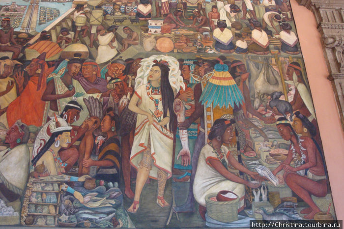 Торговля (бартер). Рыбная ловля. Текстиль (нить добывали из кактуса), яркое оперение красочных птиц, множество женских украшений и древнейшее женское ремесло. Мехико, Мексика