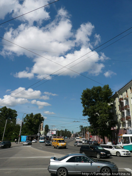 Это — вид на улицу Ленина с самого ее конца. Иркутск, Россия