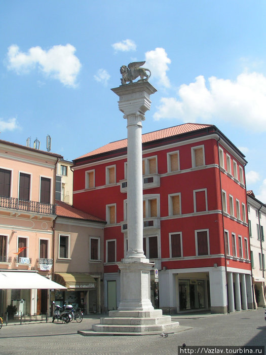 Символ Венеции — знак прошлой власти Ровиго, Италия