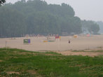 Городской пляж на Которосли, дымный день 6 августа, жара +35!