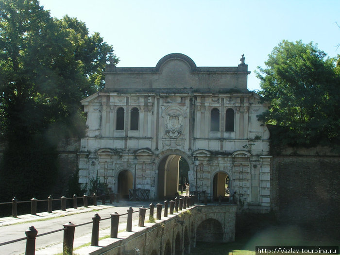 Ворота крепости Парма, Италия