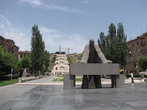 Памятник архитектору Туманяну. По его проекту построен современный Ереван.