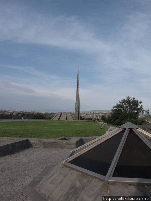 Цицернакаберд — памятник жертвам геноцида армян 1915г. Ереван, Армения