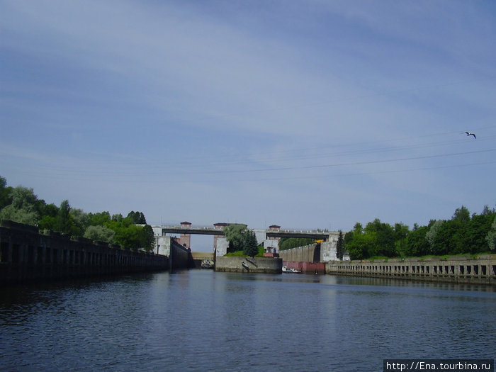 27.06.2010. Рыбинск. На теплоходе \Московском\. Шлюзы Рыбинск, Россия