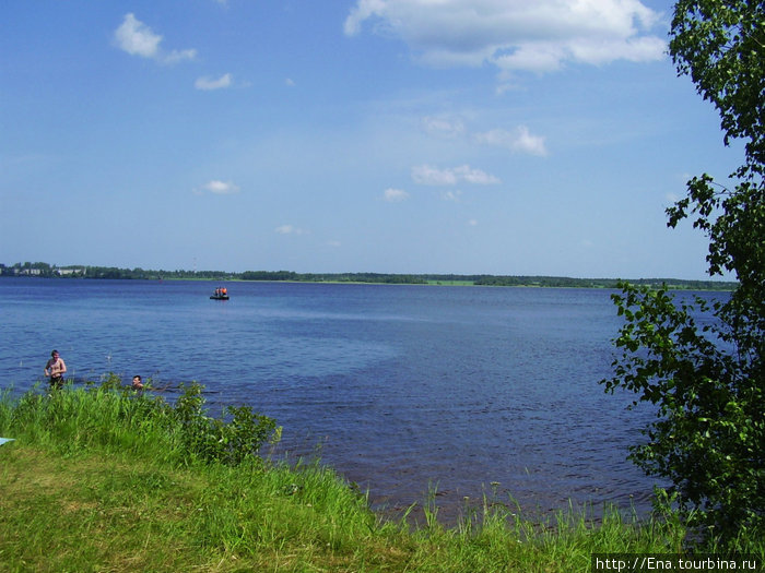 27.06.2010. Рыбинск. Остров Юршино на Рыбинском водохранилище — море Рыбинск, Россия