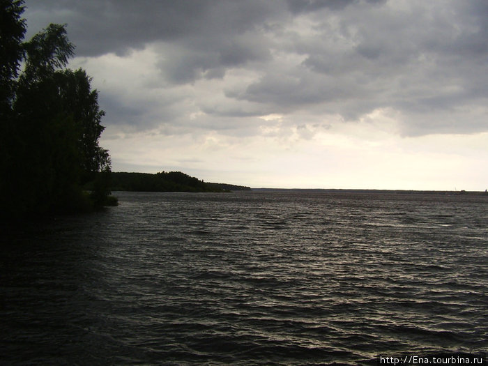 27.06.2010. Рыбинск. У острова Юршино на Рыбинском водохранилище. Море взбунтовалось. 
С этой стихией не стоит шутить. Рыбинск, Россия