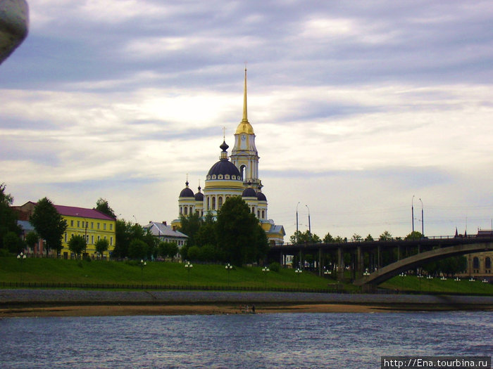 27.06.2010. Рыбинск. На теплоходе \Московском\ по Волге. Спасо-Преображенский собор. Это мой любимый Рыбинск!!!!! Рыбинск, Россия