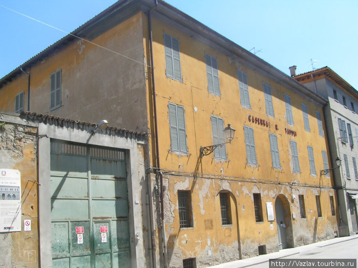 Реставрация не помешала бы Реджо-Эмилья, Италия