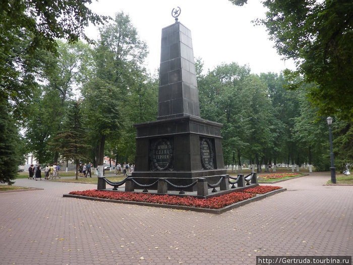Монумент борцам за советскую власть... Ярославль, Россия