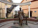 Памятник оперному певцу Л.В. Собинову.