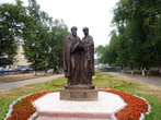 Святые благоверные князь Федор и княгиня Феврония Муромские на Первомайском бульваре.