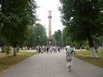 Монумент П.Г.Демидову на центральной аллее .
