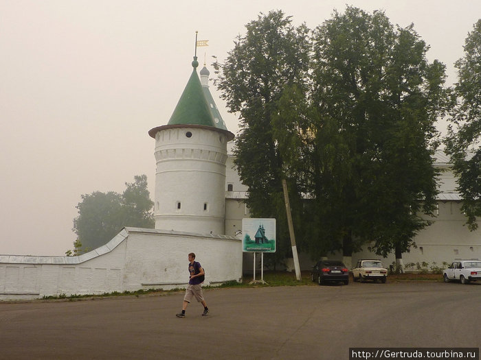 Угловая башня монастыря. Кострома, Россия