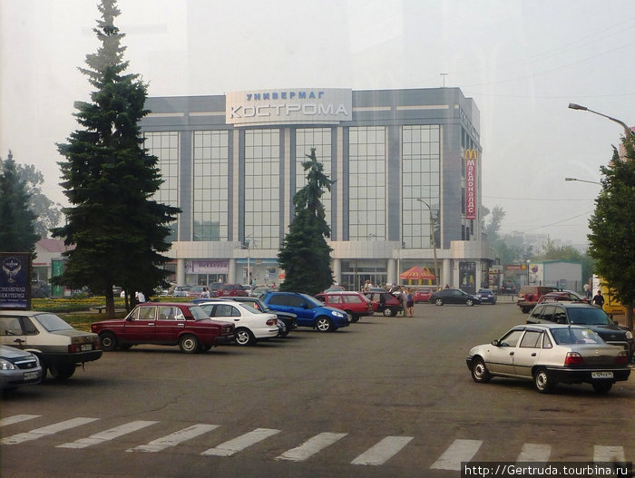 Городской универмаг. Кострома, Россия