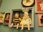 21.11.2009. Углич. Музей Галерея кукол. Пчелка и зайчик