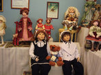 21.11.2009. Углич. Музей Галерея кукол. Дети из барской семьи