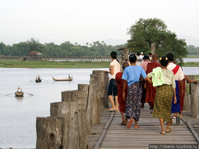 Толпа на мосту Амарапура, Мьянма