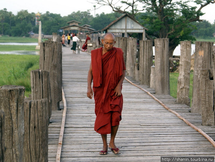 Монах на мосту Амарапура, Мьянма