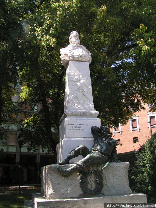 Памятник Гарибальди Феррара, Италия