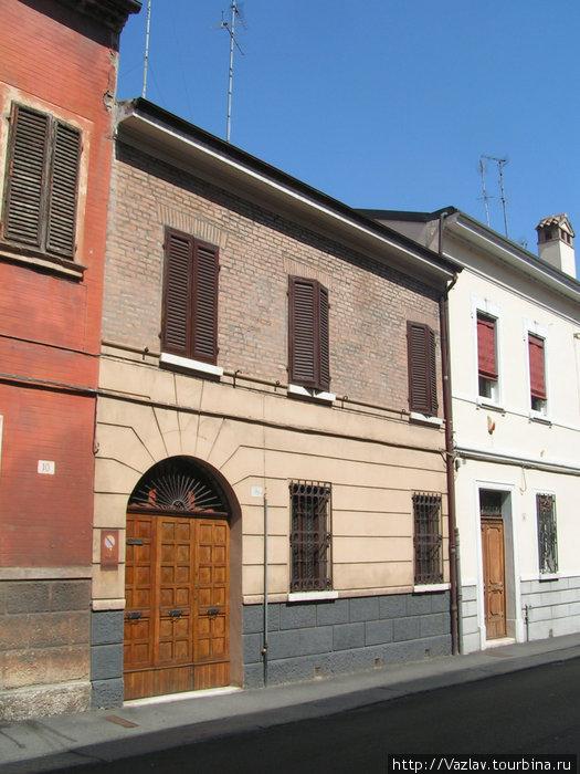 Дом в три окна Феррара, Италия