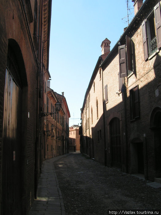 Улица Феррара, Италия
