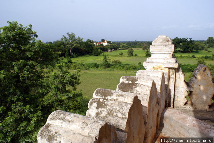 Вид с башни Нанмиин Амарапура, Мьянма