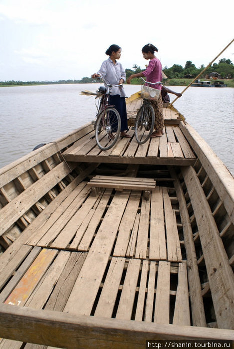 На лодке, на пути в Инуа Амарапура, Мьянма