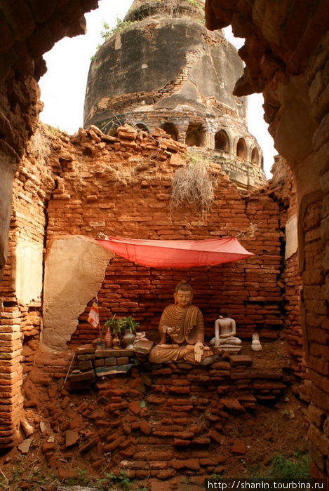Будды в ступе Амарапура, Мьянма