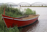 Лодка и новый мост