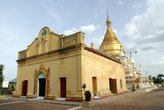 Храм и золотая ступа