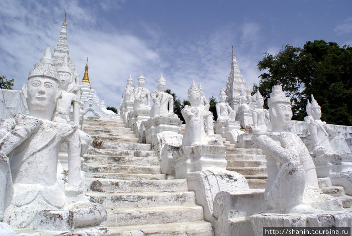 Лестница на берегу Иравади Мингун, Мьянма