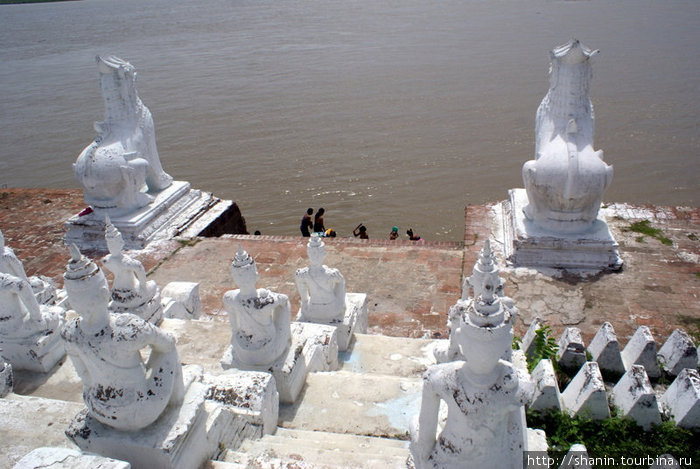 Вид на реку Мингун, Мьянма