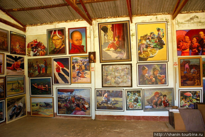 Картины для туристов Мингун, Мьянма