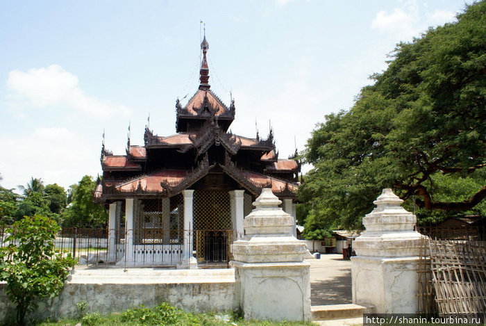 Пагода с колоколом Мингун, Мьянма