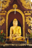 Статуя Будды в пагоде