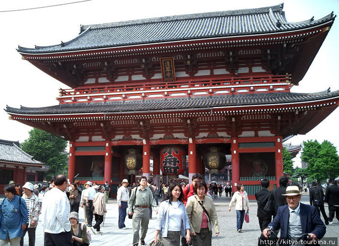Каминаримон (внешние ворота храма Сэнсодзи) Токио, Япония