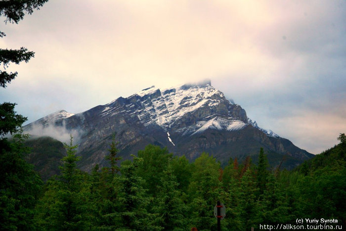 Одна из гор, которую всё время видишь, пребывая в Банффе. Она стала нашей старой знакомой. Банфф, Канада