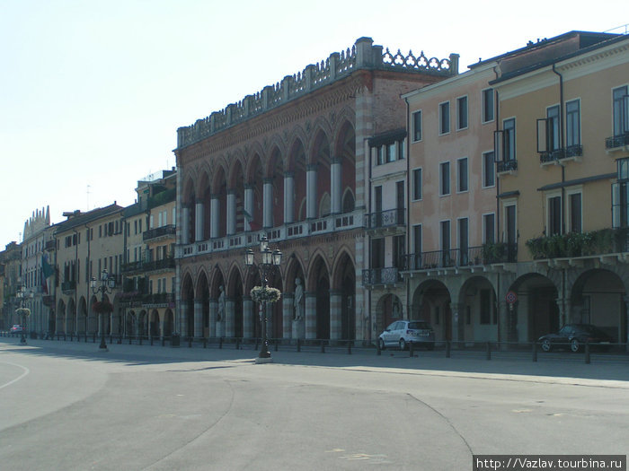 Несколько зданий общего ансамбля Падуя, Италия