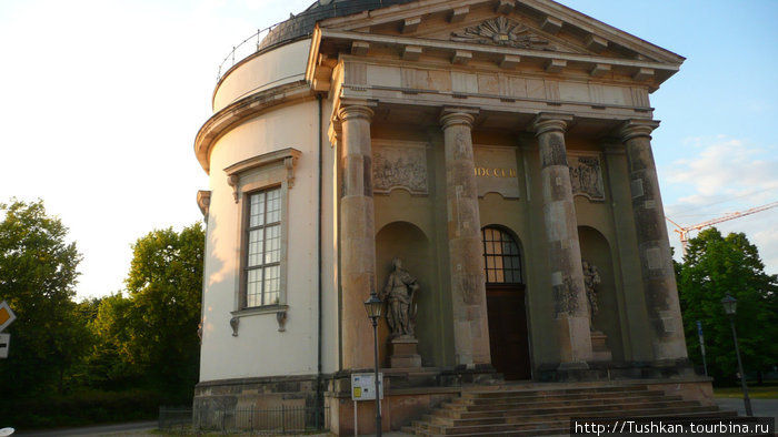 Наслаждаясь дворцово-парковым ансамблем Потсдам, Германия
