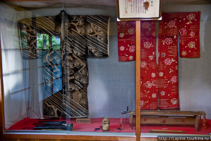 Старинные кимоно в музее Такаяма, Япония