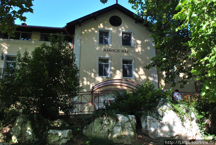 Дом Ракоци, сейчас отели 19 — начала 20 века являются корпусами ревматологической клиники Хевиз, Венгрия