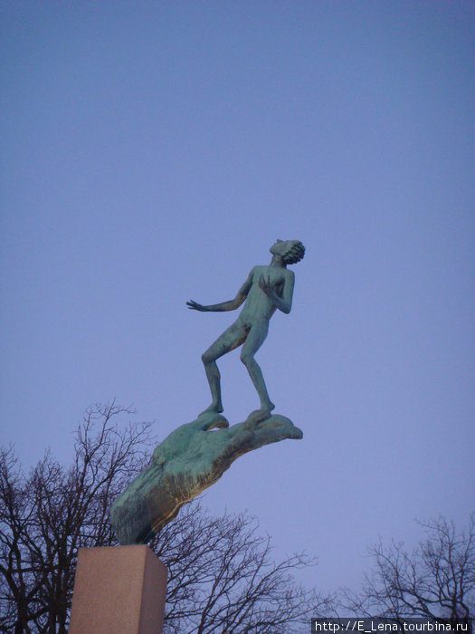 Одна из самых знаменитых скульптур — Рука бога (1954 г.). В парке установлена копия. Оригинал установлен в шведском городе Эскильстуна.