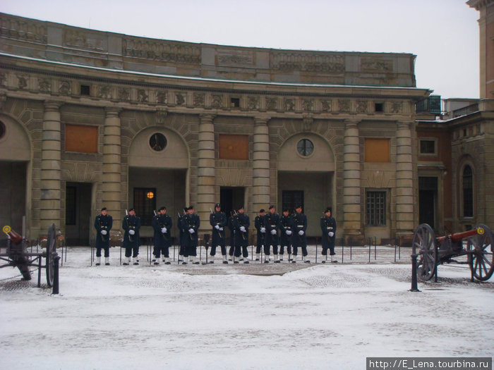 смена караула возле королевского дворца Стокгольм, Швеция
