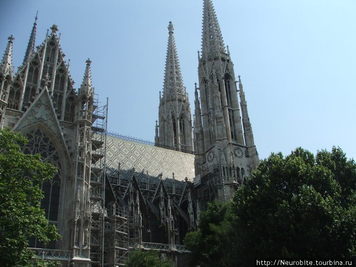 Вотив собор в Вене — очень похож на Мемориальную церковь в Шпайере Шпайер, Германия