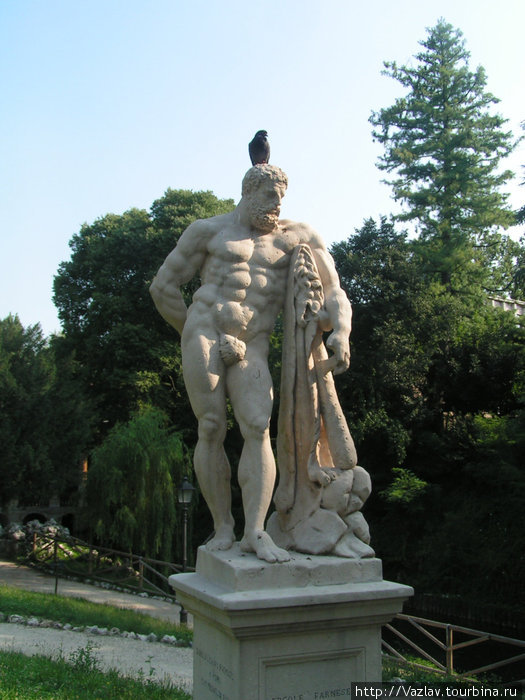 Геракл и голубь мира Виченца, Италия